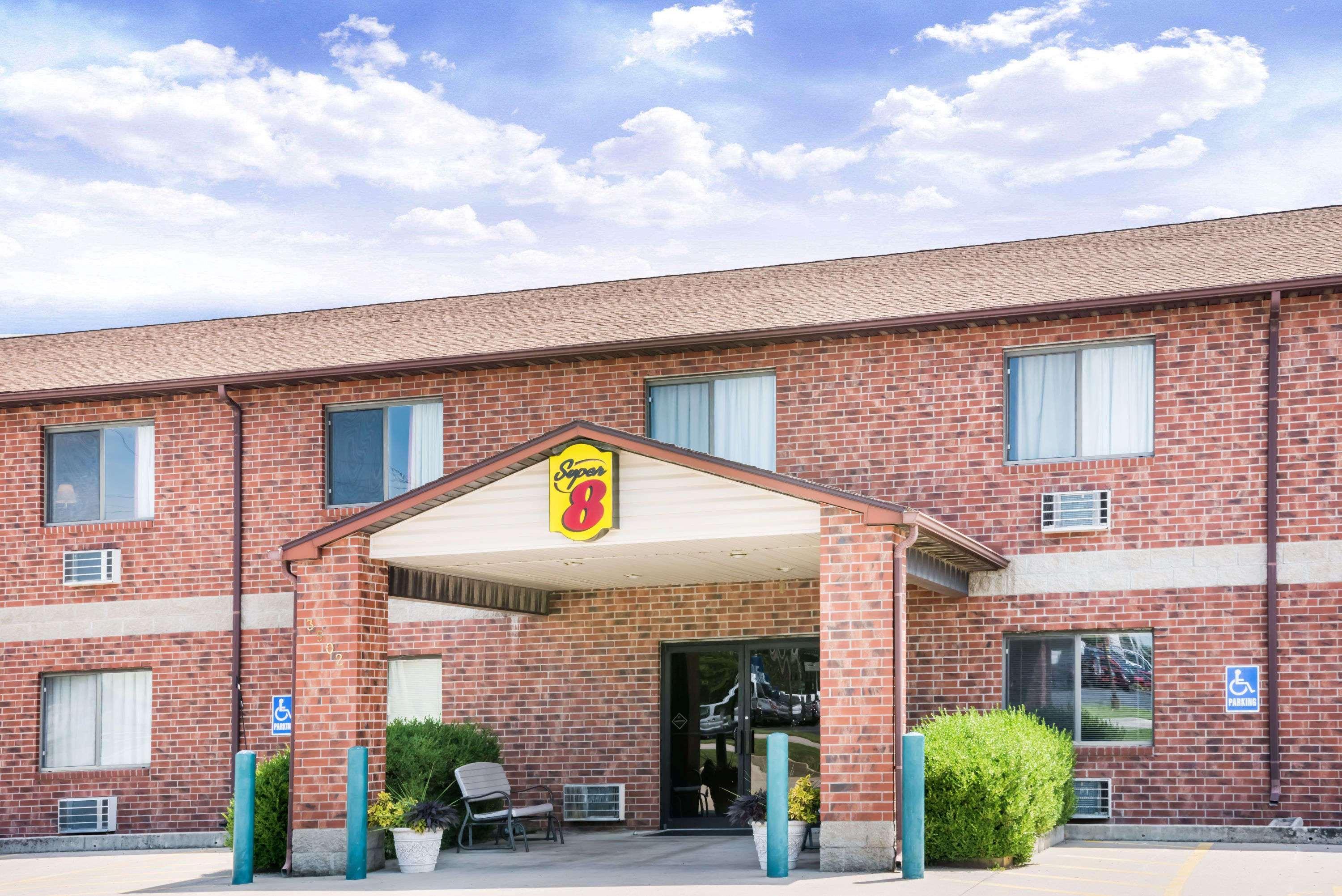 Super 8 By Wyndham Chanute Exterior foto