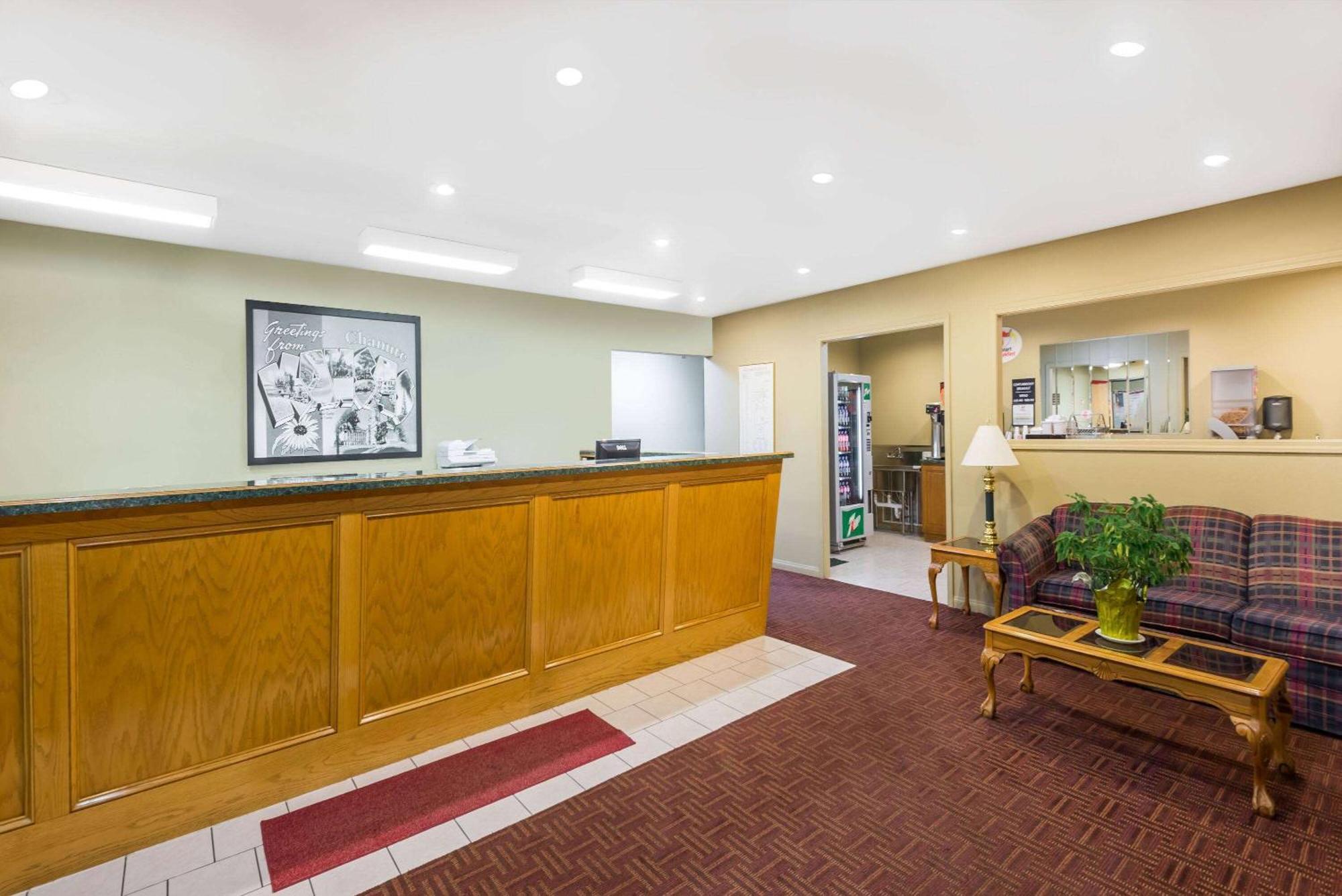 Super 8 By Wyndham Chanute Exterior foto