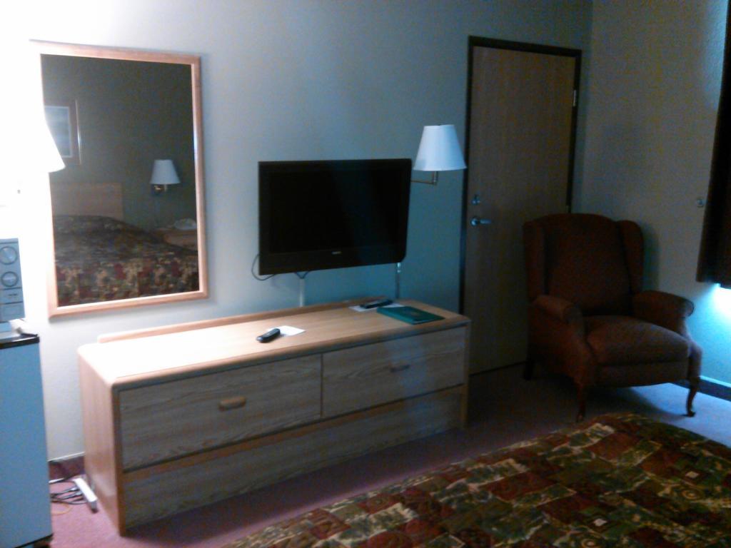 Super 8 By Wyndham Chanute Habitación foto