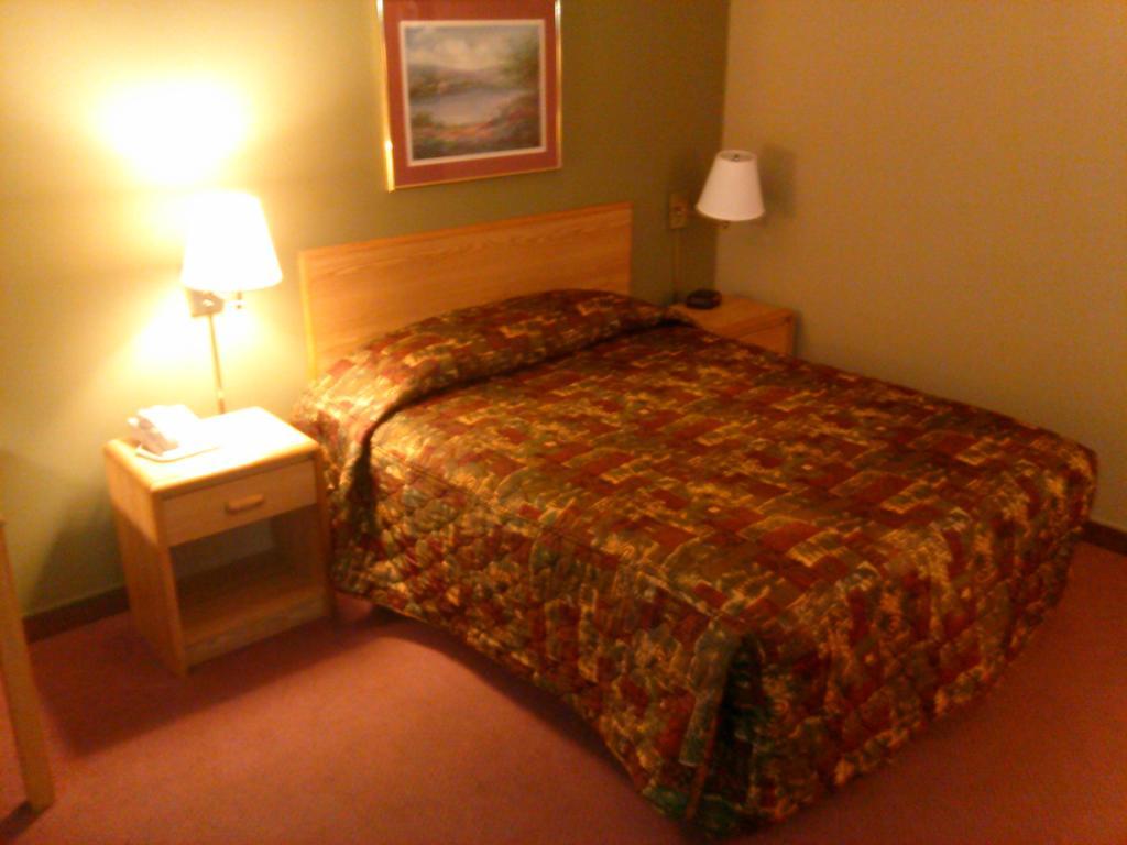 Super 8 By Wyndham Chanute Habitación foto